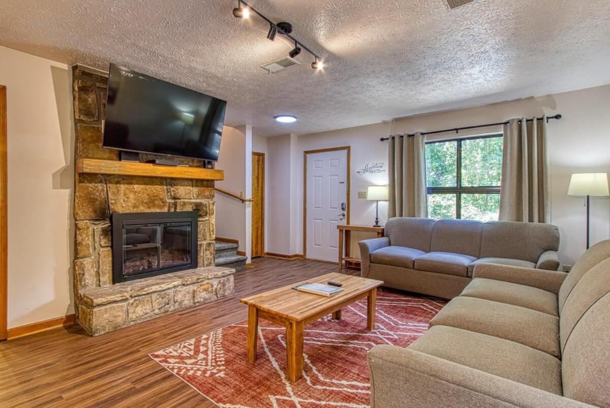 Pinecrest Townhomes-1King-2Queen Unit-Renovated Pigeon Forge Exterior photo