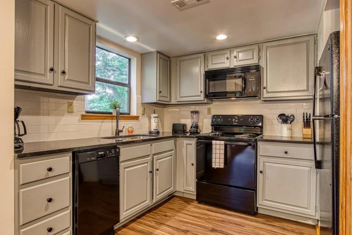Pinecrest Townhomes-1King-2Queen Unit-Renovated Pigeon Forge Exterior photo