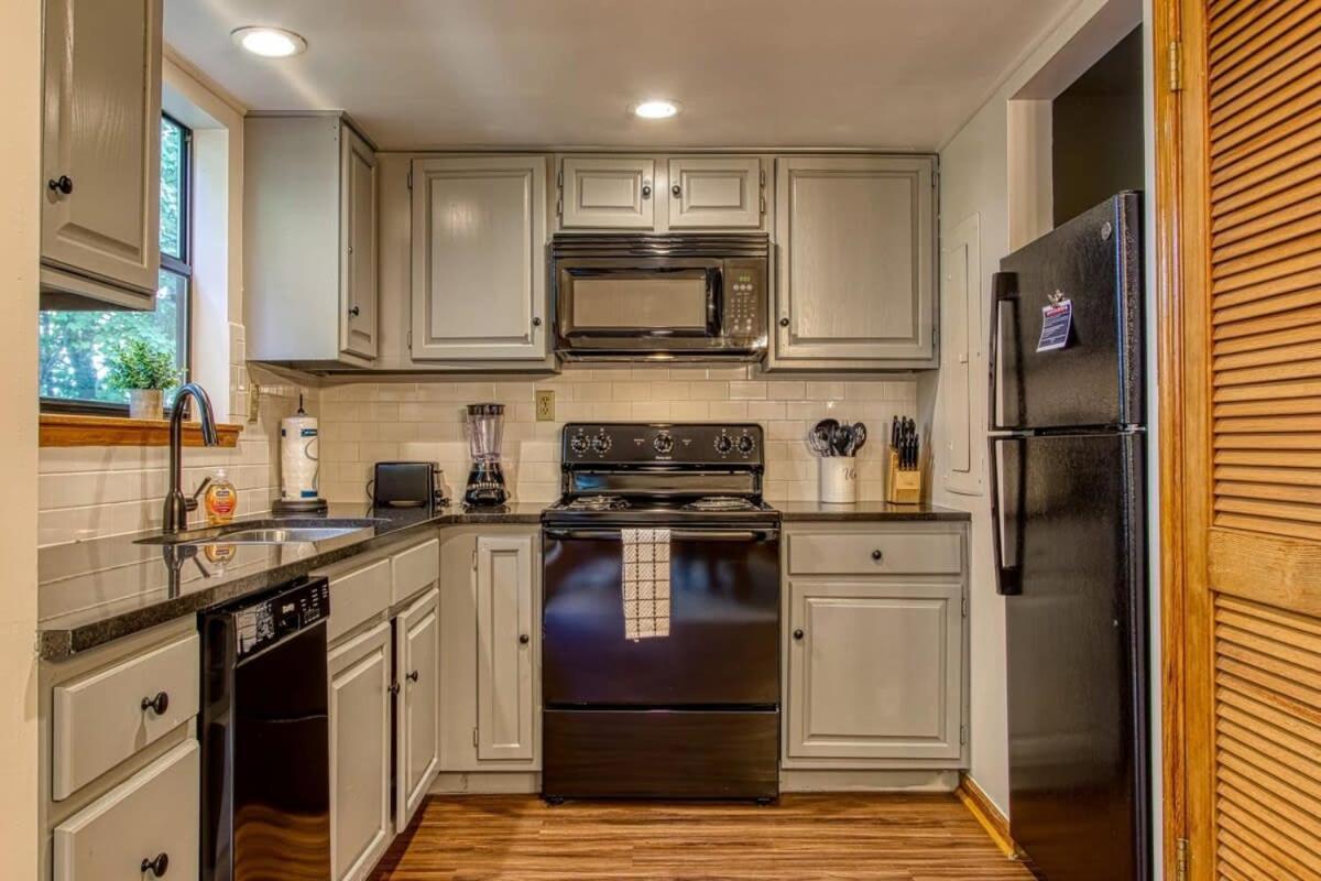 Pinecrest Townhomes-1King-2Queen Unit-Renovated Pigeon Forge Exterior photo