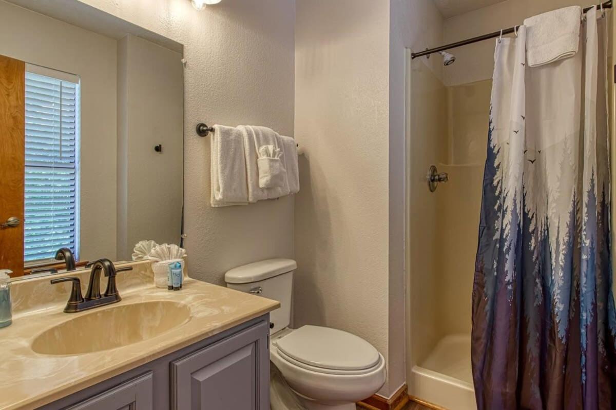 Pinecrest Townhomes-1King-2Queen Unit-Renovated Pigeon Forge Exterior photo